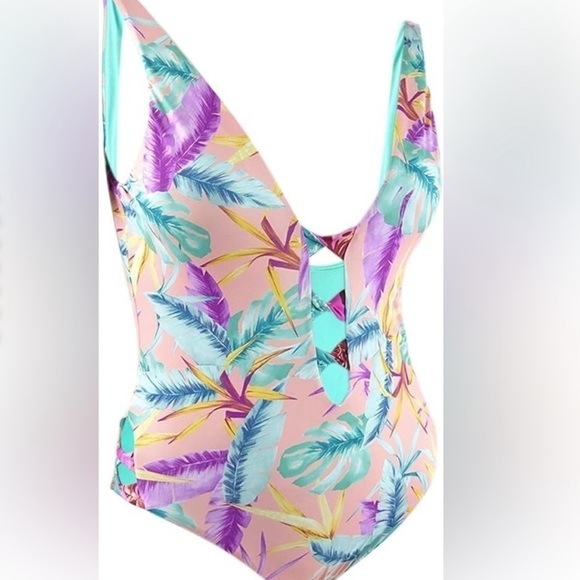 Bar III Women's Copacabana Printed Twist Front One Piece Swimsuit - Picture 4 of 5
